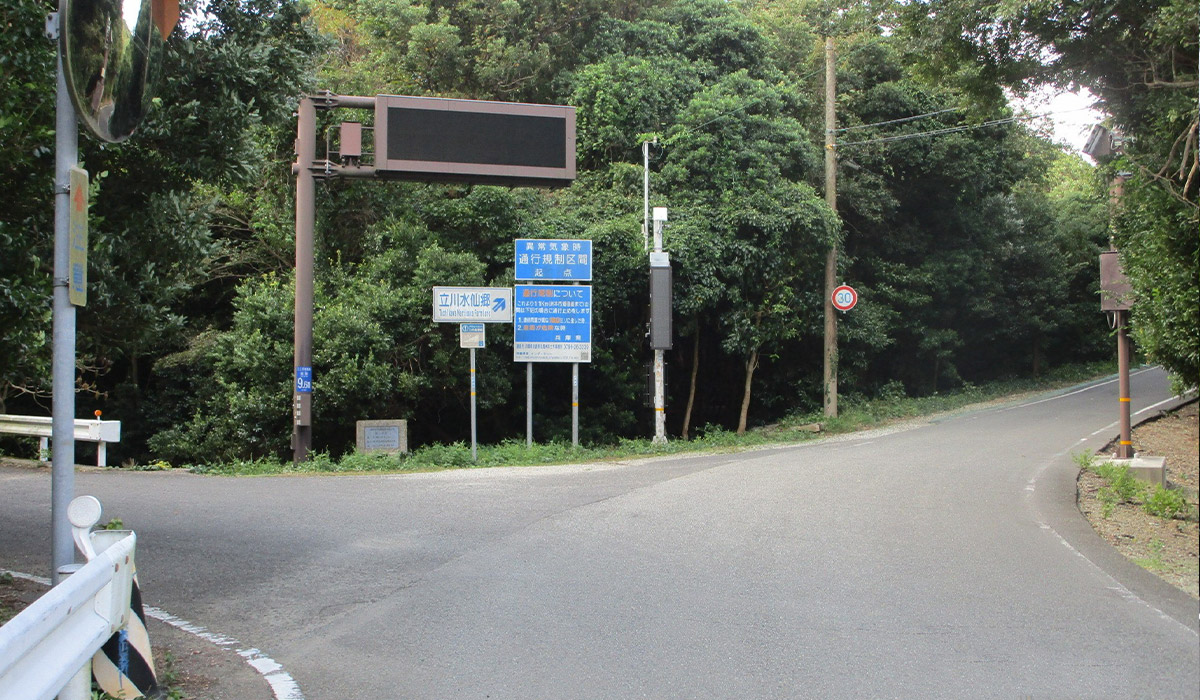 トラックはここでUターンできます