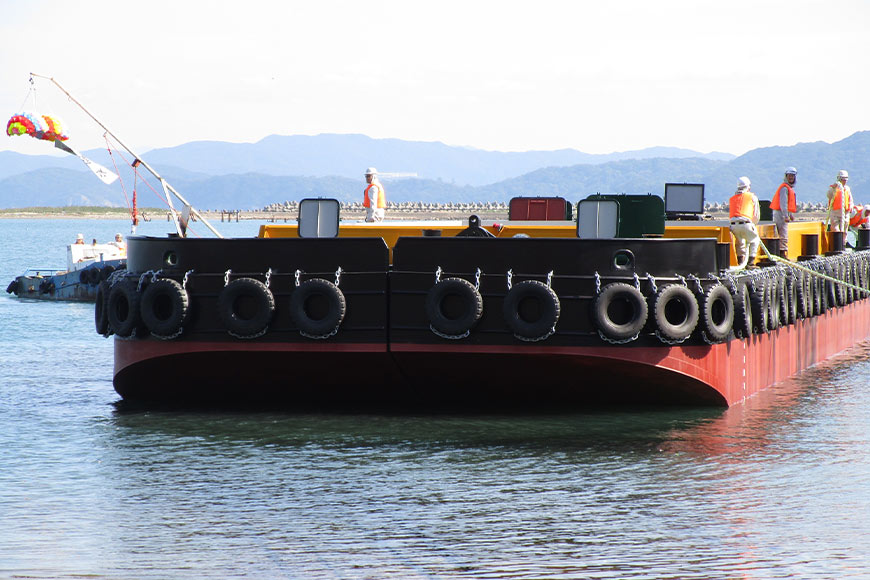 作業船を手がけている